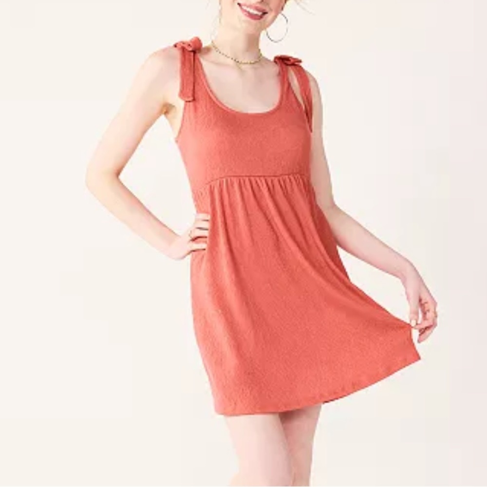 NWT Juniors' SO® Tie Strap Babydoll Mini Dress in “beachside coral”. Size Small
